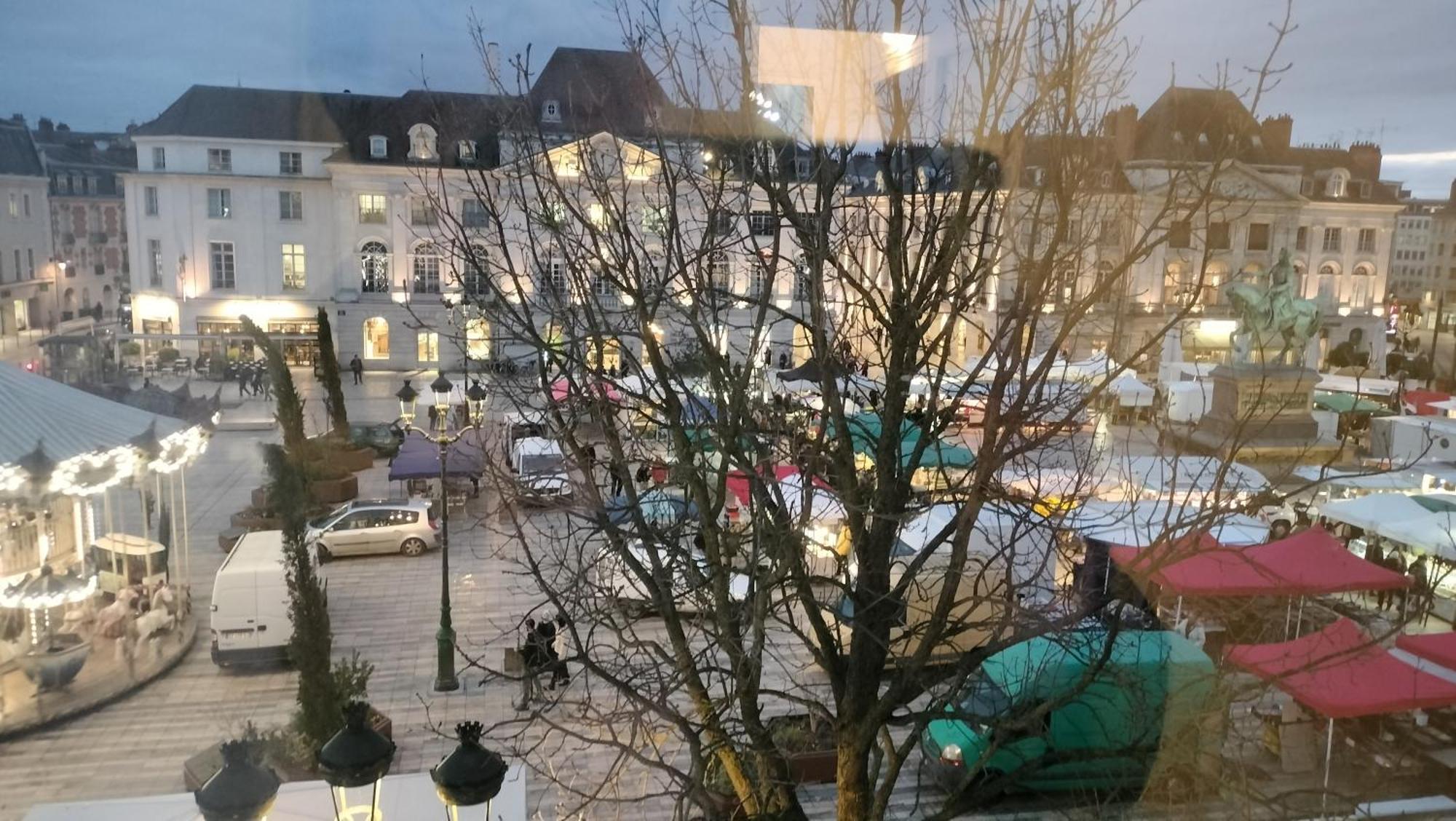 Appartement Avec Belle Vue Sur La Place Du Martroi Orléans Exterior photo